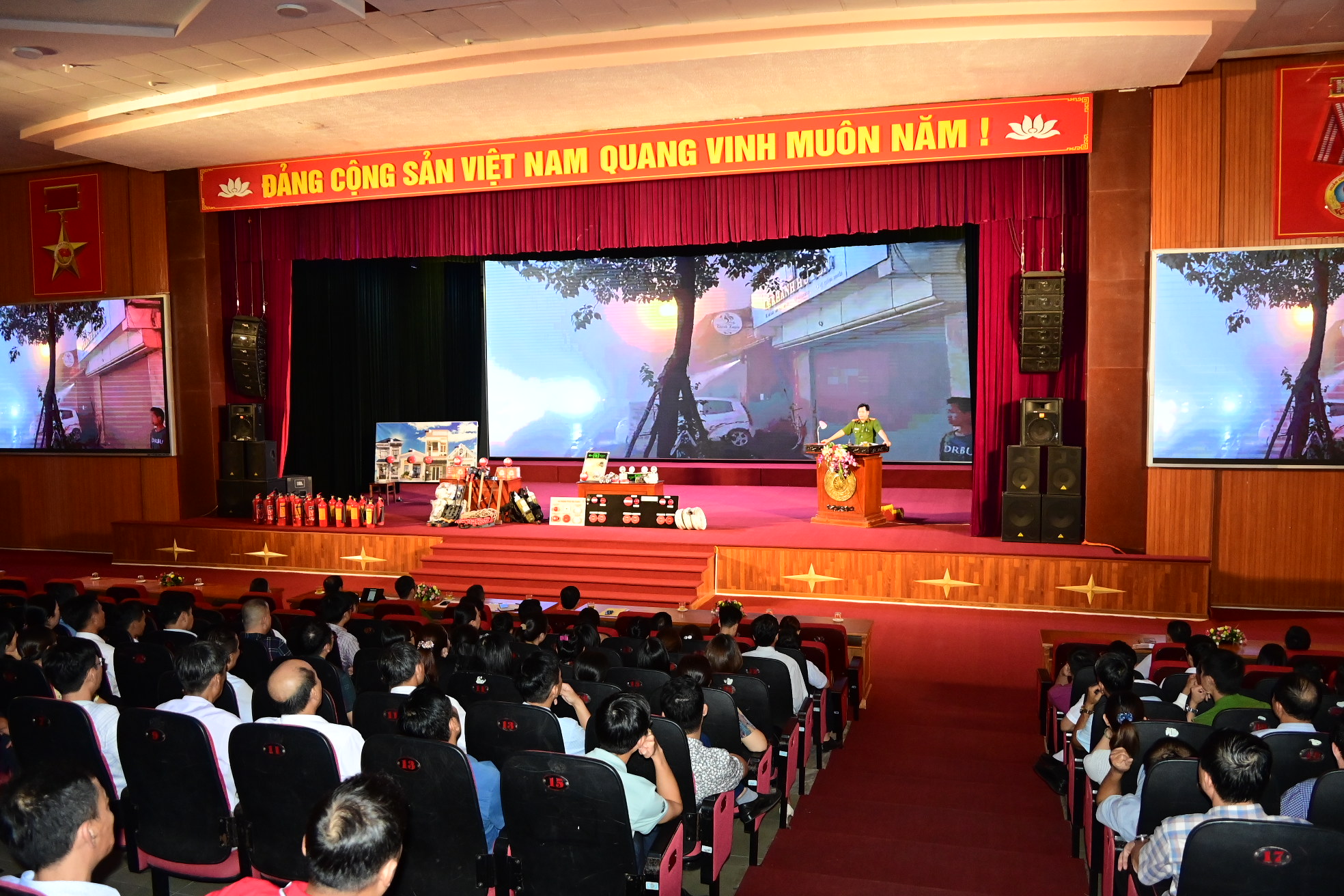 Công an các huyện: Tổ chức 129 buổi tuyên truyền về pháp luật